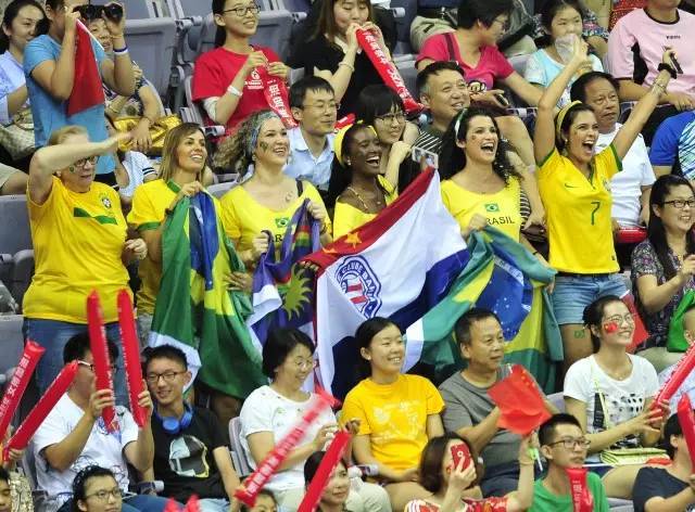 中国女排vs巴西球迷
