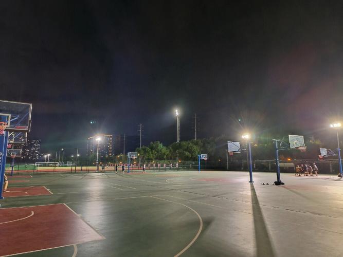 篮球夜景照片_篮球夜间图片