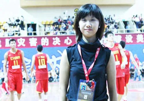 篮球女记者杨宝岩_篮球女记者张月