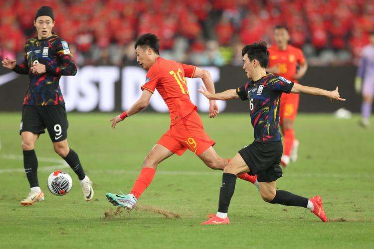足球直播中国对阵韩国比赛_足球直播中国vs韩国2020