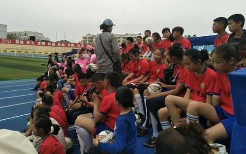 飞凤小学足球比赛视频直播
